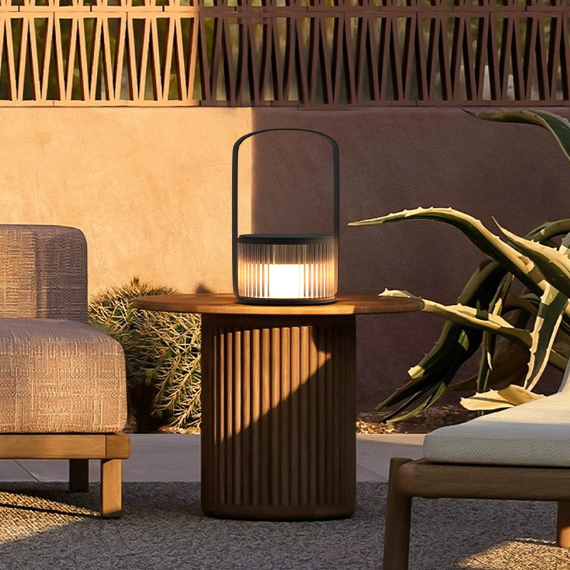 Outdoor Lighting Waterproof - شحن خارجي محمول ضوء محيط يعمل